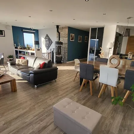 2f Avec Piscine Privee, Vue Et Montagne *