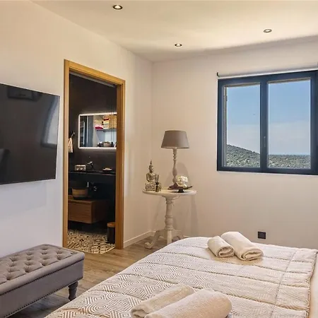 2f Avec Piscine Privee, Vue Et Montagne Semesterbostad *