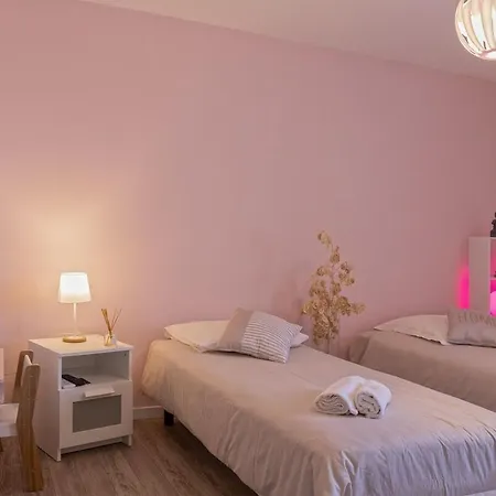 2f Avec Piscine Privee, Vue Et Montagne Semesterbostad *