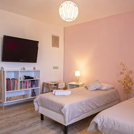 2f Avec Piscine Privee, Vue Et Montagne Semesterbostad